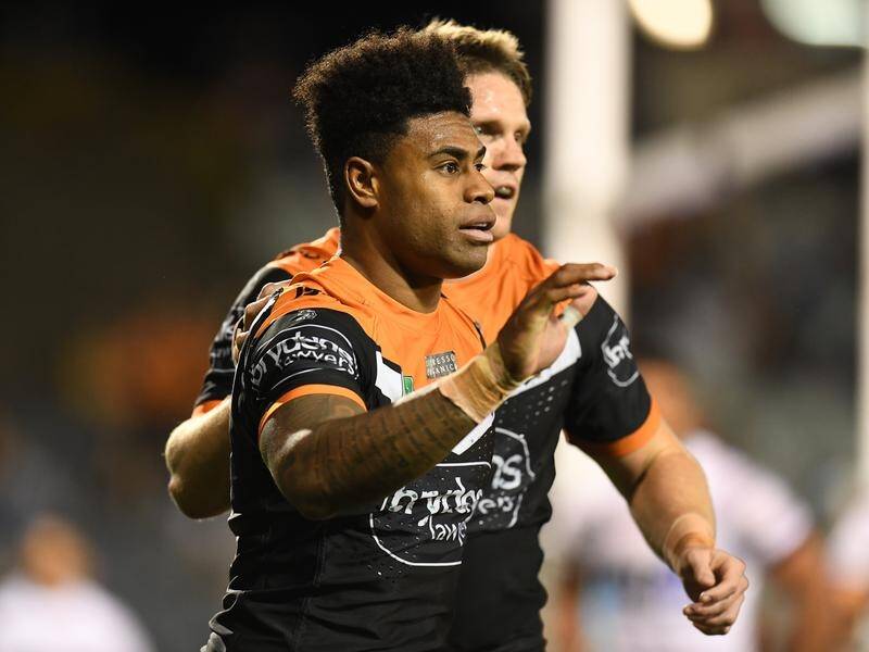 Former NRL star Kevin Naiqama has come out of retirement to sign for the Sydney Roosters.