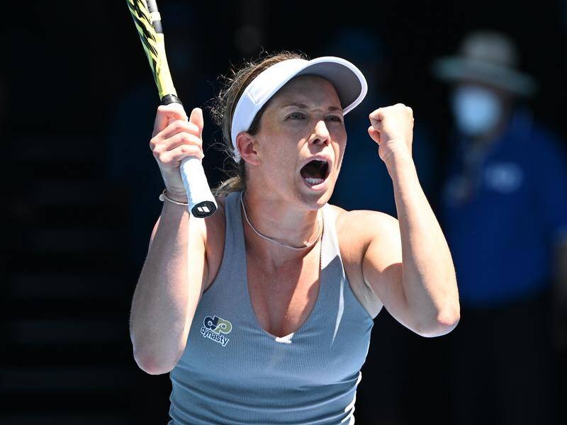 American Danielle Collins has returned to the Australian Open semi-finals for a second time.